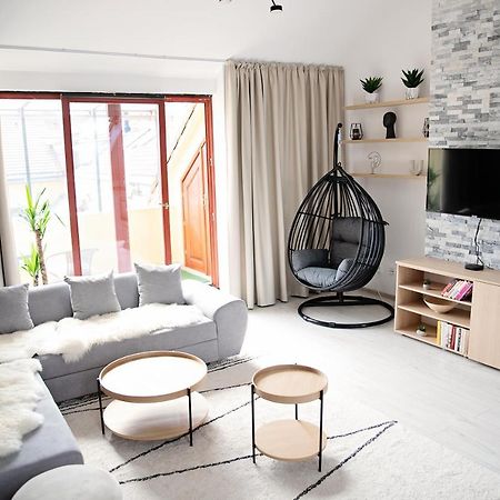 Cozy Modern Apartment In The Old Town - Hlavna Street Kosice Exterior photo