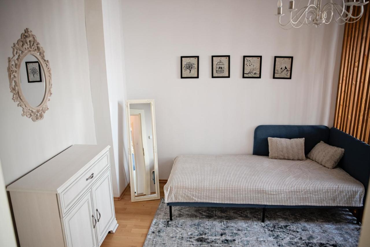 Cozy Modern Apartment In The Old Town - Hlavna Street Kosice Exterior photo